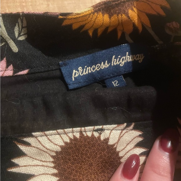 Floral mini skirt, size 12 - Picture 2 of 2